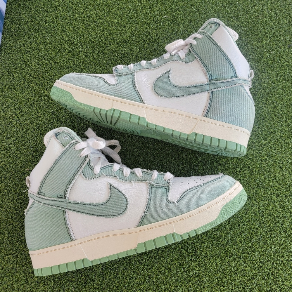Nike Dunk Wms High-Top Sneakers ~ Size 9